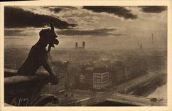 CPA Paris en Flanant Notre de Paris Chimere le Philosophe facade Ouest dans le Fond l'eglise St Sulp