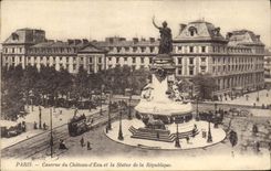 CPA Paris Caserne du Chateau d'Eau et la statue de la Republique 