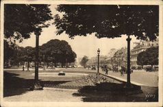 CPA Paris en flanant Le Rond Point des Champs Elysees 