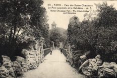 CPA Paris Parc des Buttes Chaumont Le Pont suspendu et le Belvedere 