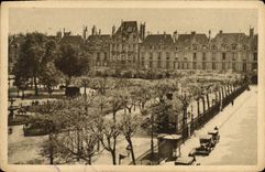 CPA Paris en flanant Place des Vosges 