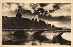 CPA Paris en flanant La Conciergerie et le Pont au Change 