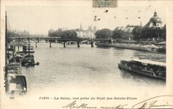 CPA Paris la Seine vue prise du Pont des Saints Peres Bateaux