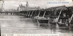 CPA Chocolat Vinay Paris inonde Pont construit par le Genie sur l'Esplanade des Invalides 