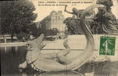 CPA Paris Crocodile ornant le Bassin de la Place de la Nation 