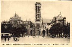 CPA Paris Saint Germain d'Auxerrois Vue generale prise sur la Place du Louvre 