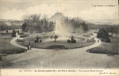 CPA Le Puy Le Jardin public du Fer a cheval Vue prise du Musee Crozatier 