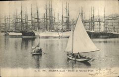 CPA Marseille Dans le Vieux Port 