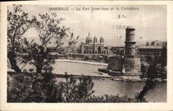 CPA Marseille Le Fort Saint Jean et la Cathedrale 