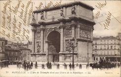 CPA Marseille L'Arc de Triomphe eleve aux Gloires de la Republique 
