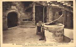 CPA Marseille Le Chateau d'If La cour interieure du Donjon historique le puits et l'Entree du Cachot