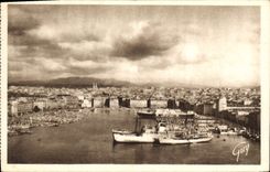 CPA Marseille Bouches du Rhone Le Vieux Port et la Ville 