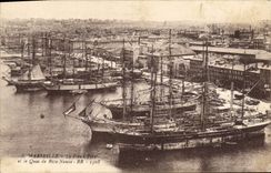 CPA Marseille Le Vieux Port et le Quai de Rive Neuve Bateaux