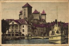 CPA Annecy Haute Savoie Chateau des Ducs de Nemours Bateau