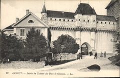 CPA Annecy Entree du Chateau des Ducs de Genevois 