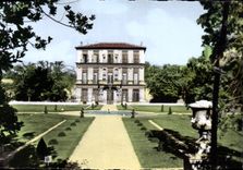 CPA Aix en Provence Bouches du Rhone Pavillon de Vendome Facade principale et le Jardin a le Francai
