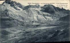 CPA Dauphine Le Lautaret Vue d'ensemble et la Chaine du Galibier 