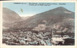 CPA Embrun Vue Generale Au fond la vallee de Crevoux Parpaillon A droite pic de Mealle 
