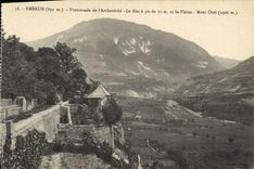 CPA Embrun Promenade de l'Archeveche Le Roc a pic de 70m et la Plaine Mont Orel 
