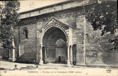 CPA Embrun Porche de la Cathedrale 
