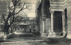 CPA Embrun Porche de la Cathedrale 