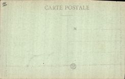 CPA Embrun La Cathedrale a droite Caserne Lapeyrouse 