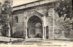 CPA Embrun Porche de la Cathedrale 