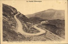CPA Le Cantal Pittoresque Route du Puy Mary un tournant dangereux entre le Pas de Peyrol et le Refug