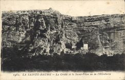 CPA La Sainte Baume La Grotte et le Saint Pilon vu de l'Hotellerie 