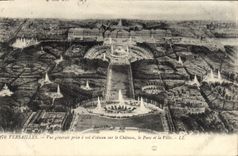 CPA Versailles Vue generale prise a vol d'oiseau sur le Chateau le Parc et la Ville 