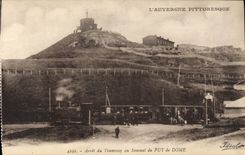 CPA L'Auvergne Arret du Tramway au Sommet du Puy de Dome Train