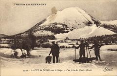 CPA L'Hiver En Auvergne Le Puy de Dome sous la Neige Vue prise des Quatre Routes 