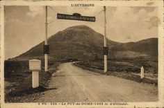 CPA L'Auvergne Le Puy de Dome Route automobile du Puy de Dome