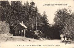 CPA L'Auvergne Pittoresque La Route Automobile du Puy de Dome a l'entree du Bois des Charmes 