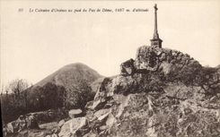 CPA Le Calvaire d'Orcines au pied du Puy de Dome 