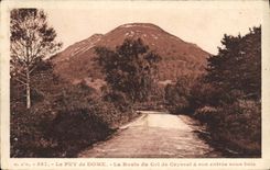 CPA Le Puy de Dome La Route du Col de Ceyssat a son entree sous bois 