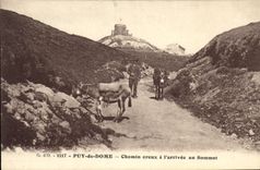 CPA Puy de Dome Chemin creux a l'arrivee au Sommet 