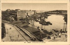 CPA Brest L'Avant Port et le Chateau 