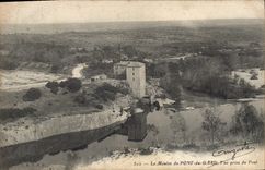 CPA Le Moulin du Pont du Gard Vue prise du Pont 