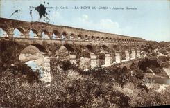 CPA Le Pont du Gard Aqueduc Romain 