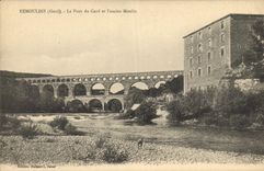 CPA Remoulins Gard Le Pont du Gard et l'ancien Moulin 