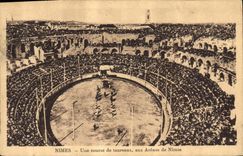 CPA Nimes Une course de taureaux aux Arenes de Nimes 