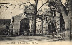 CPA Nimes Le Temple de Diane 