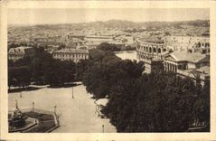 CPA Nimes Gard Vue generale sur la Ville et l'Esplanade 