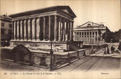 CPA Nimes La Maison Carree et le Theatre 