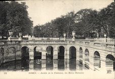 CPA Nimes Jardin de la Fontaine les Bains Romains 