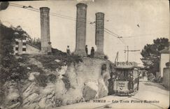 CPA Nimes Les Trois Piliers Romains Tramway