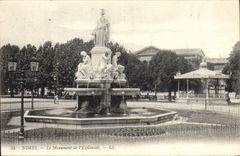 CPA Nimes Le Monument de l'Esplanade 