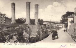 CPA Nimes Les Trois Piliers Romains 
