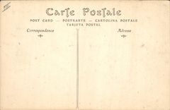 CPA Nimes La Place de la Comedie et la Maison Carree 